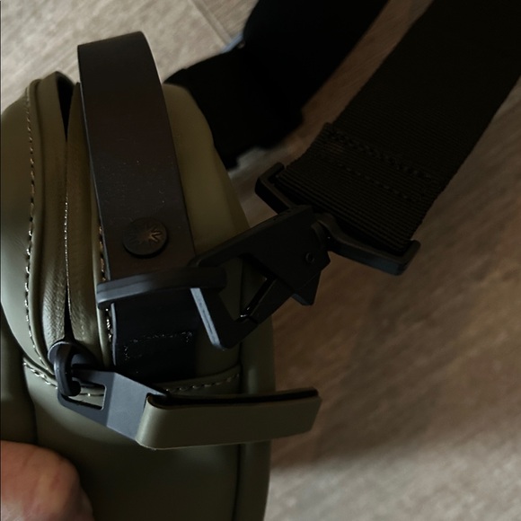Rains army Green Crossbody Bag NWOT - Picture 5 of 6